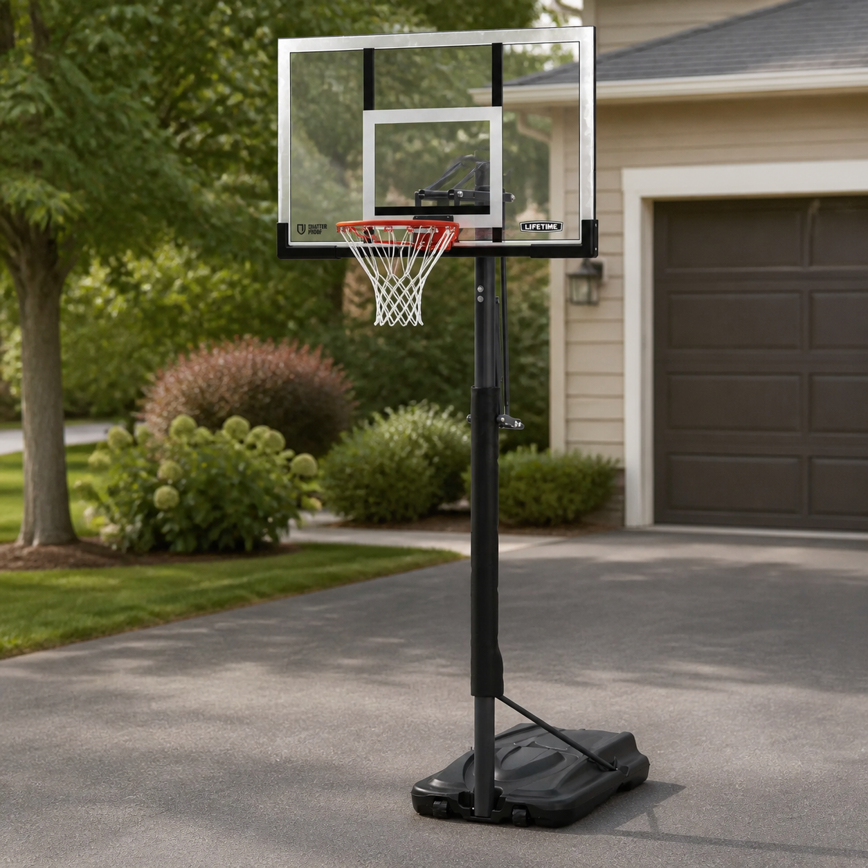 Lifetime — Panier de basketball PowerLift 54 po — image générale en contexte